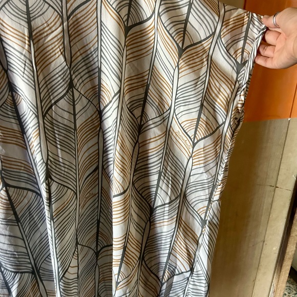 Manuhealii dress (s) - Picture 2 of 5